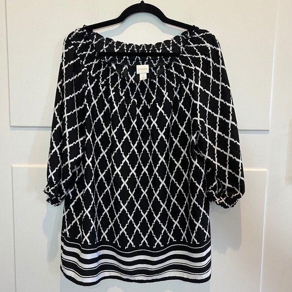 Chicos Women's Blouse Size 2 Black White Geometric Print 3/4 Sleeve Top EUC - Picture 1 of 6